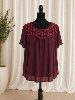 Women's Burgundy Crochet Yoke Short Sleeve Top